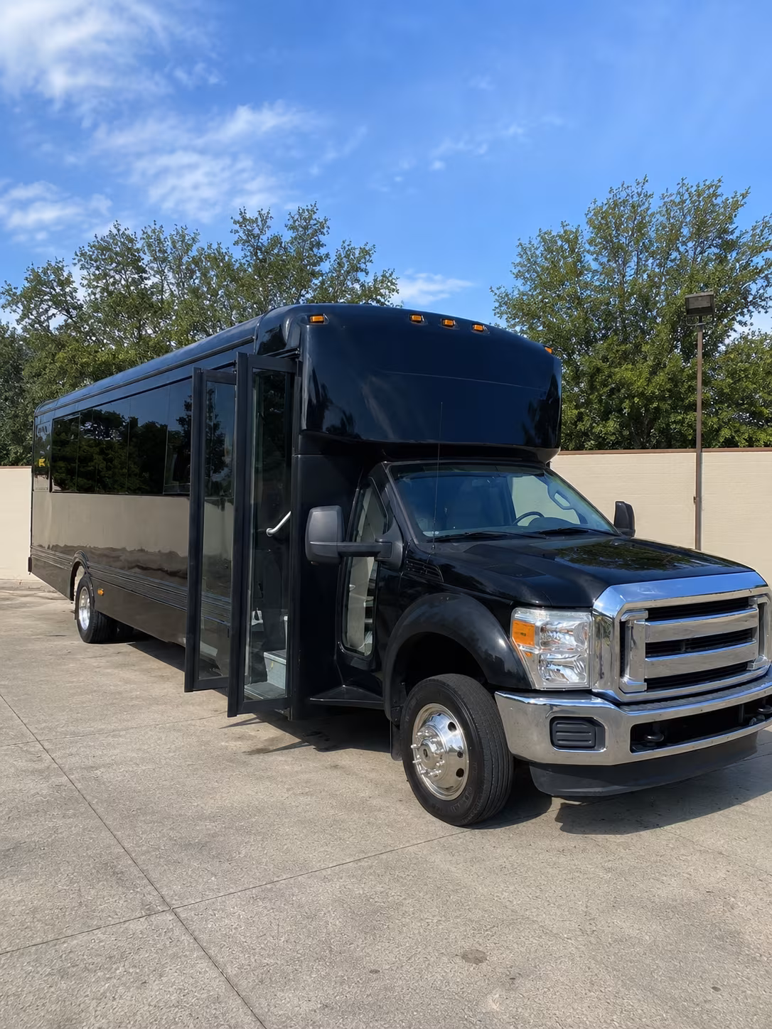 oakland 20 passenger party bus